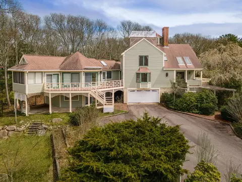 2 Hibbs Ln, Falmouth, MA 02540