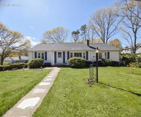 7 Linnell Ln, Yarmouth Port, MA 02675