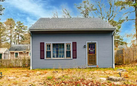 5 Evergreen St, South Yarmouth, MA 02664