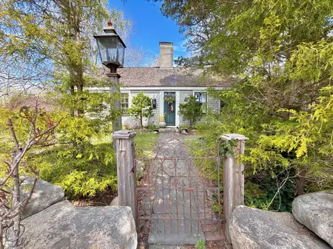 162 Rt 6a, Yarmouth Port, MA 02675