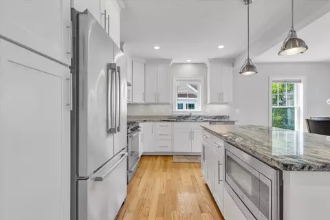 Kitchen - 20 Saltwater Cir, Mashpee, MA 02649 photo 2 of 2