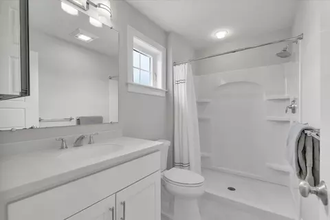 Bath - 20 Saltwater Cir, Mashpee, MA 02649 photo 4 of 5