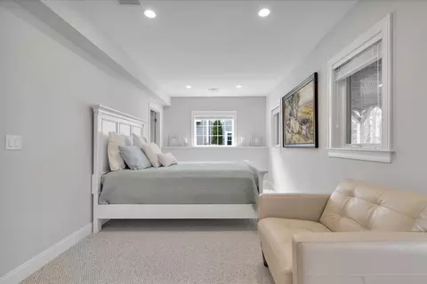 Bedroom - 20 Saltwater Cir, Mashpee, MA 02649 photo 5 of 6