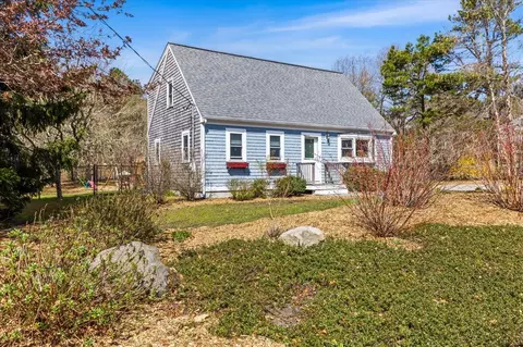 57 Debbies Ln, Marstons Mills, MA 02648