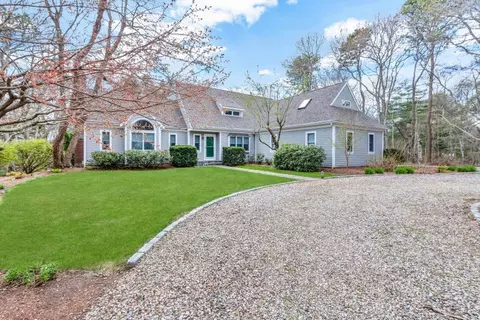 35 Punkhorn Point Rd, Mashpee, MA 02649