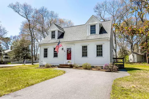 5 Raspberry Ln, Marstons Mills, MA 02648