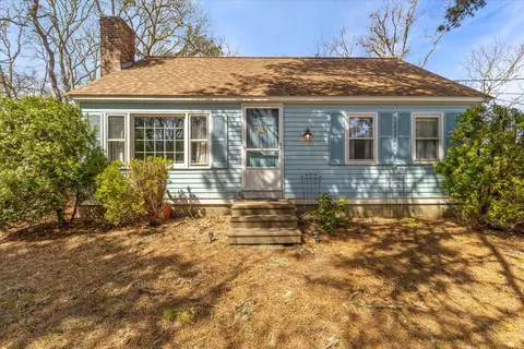 35 Bobbies Ln, South Chatham, MA 02659