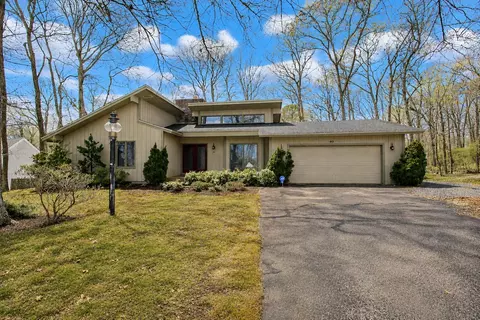 60 Redwood Cir, Mashpee, MA 02649