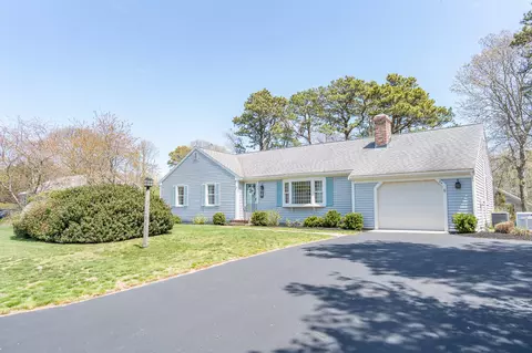 34 Clearview Dr, East Dennis, MA 02641