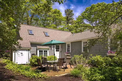 8 Wharf Ave, Mashpee, MA 02649