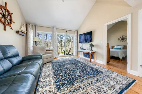 42 Oak Glen Vlg UNIT 42, Yarmouth Port, MA 02675