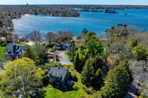 58 Loomis Ln, Centerville, MA 02632