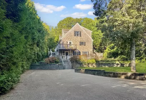 22 Old Lighthouse Rd, Vineyard Haven, MA 02568