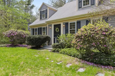 3 Tattler Cir, Cataumet, MA 02534
