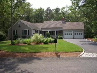 26 The Morgan Cir, Mashpee, MA 02649