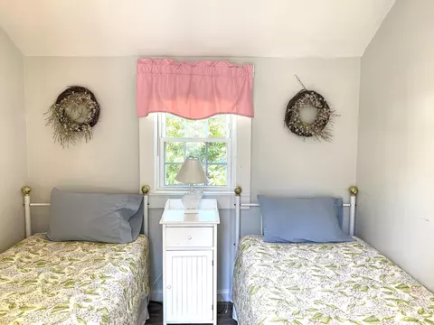 Bedroom - 10 Wharf Ave, Mashpee, MA 02649 photo 3 of 3