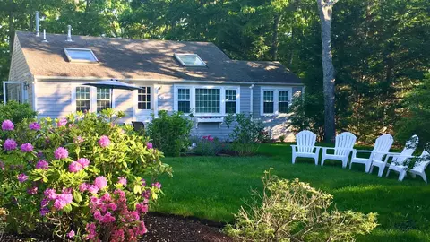 10 Wharf Ave, Mashpee, MA 02649