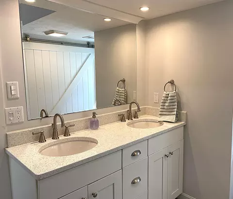 Bath - 10 Wharf Ave, Mashpee, MA 02649 photo 2 of 3
