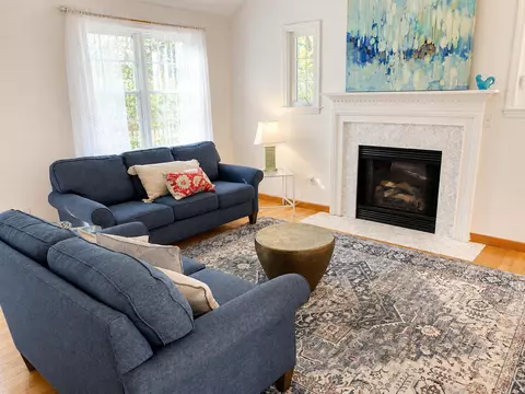 34 10th St, Edgartown, MA 02539