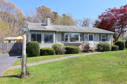 11 Leonard Rd, South Dennis, MA 02660