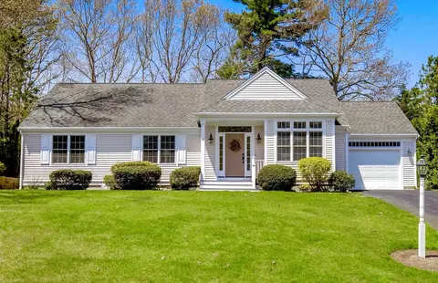 11 Snead Dr, Mashpee, MA 02649