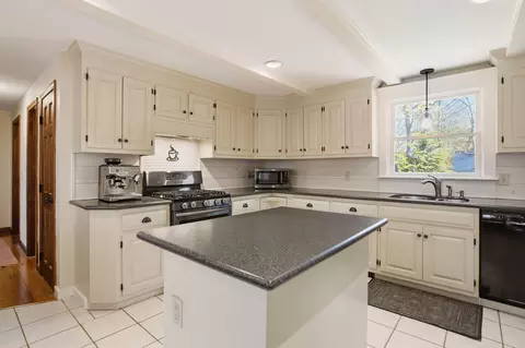 Kitchen - 161 Beechtree Dr, Brewster, MA 02631 photo 5 of 5