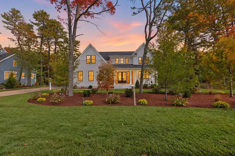 4 Osprey Ct, Mashpee, MA 02649