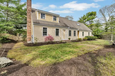 5 Quail Run Ln, East Sandwich, MA 02537