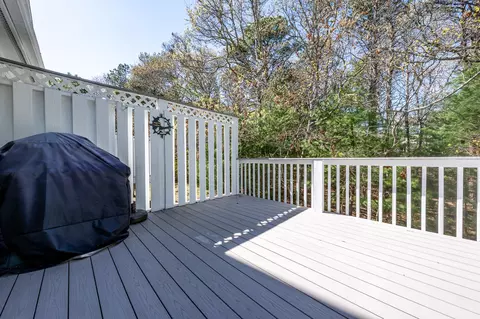 Exterior - 21 Rolling Green Ln, Mashpee, MA 02649 photo 2 of 8
