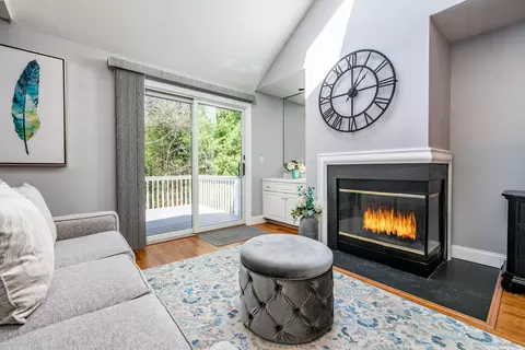 Living - 21 Rolling Green Ln, Mashpee, MA 02649 photo 3 of 5