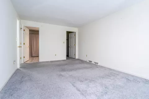 Bedroom - 21 Rolling Green Ln, Mashpee, MA 02649 photo 5 of 5