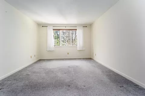 Bedroom - 21 Rolling Green Ln, Mashpee, MA 02649 photo 4 of 5
