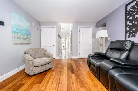 Entry Way - 21 Rolling Green Ln, Mashpee, MA 02649 photo 1 of 4