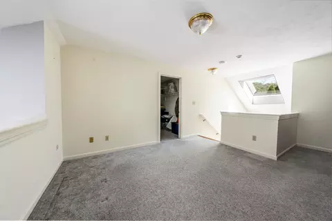 Bedroom - 21 Rolling Green Ln, Mashpee, MA 02649 photo 2 of 5