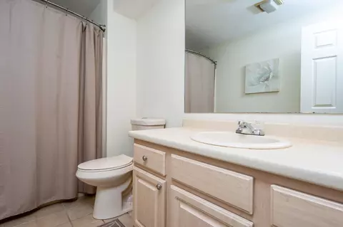 Bath - 21 Rolling Green Ln, Mashpee, MA 02649 photo 3 of 4