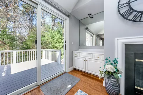 Entry Way - 21 Rolling Green Ln, Mashpee, MA 02649 photo 2 of 4