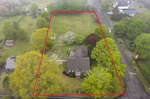 42 Old Barnstable Rd, Teaticket, MA 02536