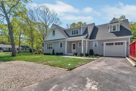 49 Striper Ln, East Falmouth, MA 02536