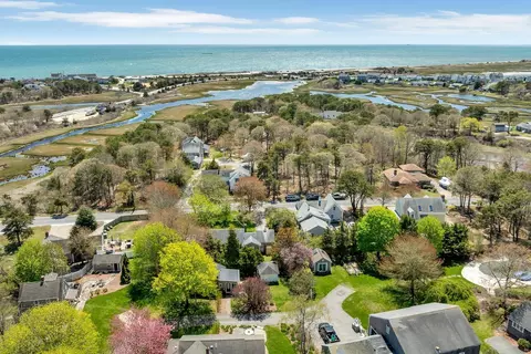 34 S Main St, West Dennis, MA 02670