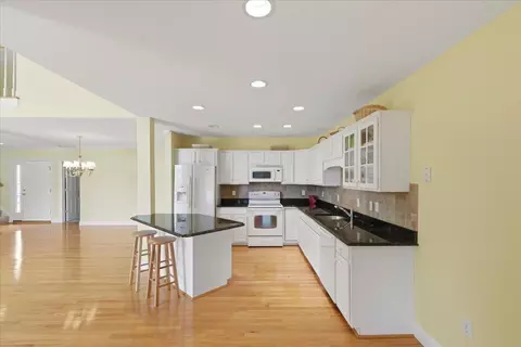 3 Periwinkle Ct UNIT 3, Buzzards Bay, MA 02532 photo 12