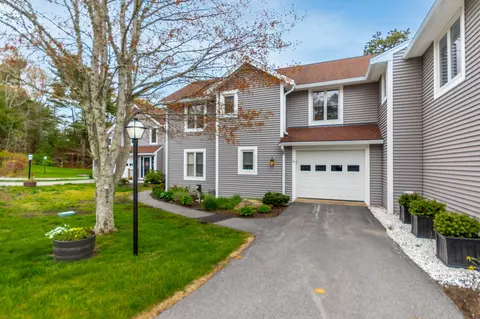 6 Aspen Rd UNIT 6, Buzzards Bay, MA 02532