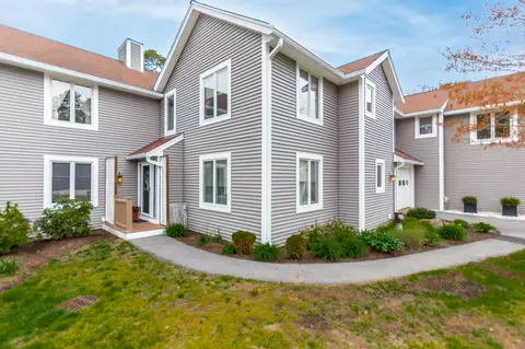 6 Aspen Rd UNIT 6, Buzzards Bay, MA 02532