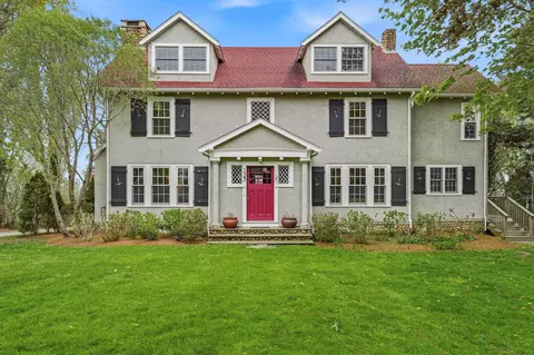 139 Main St, Vineyard Haven, MA 02568