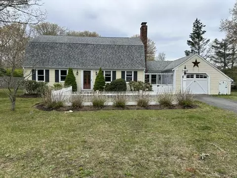 3 Thoreau Dr, Centerville, MA 02632