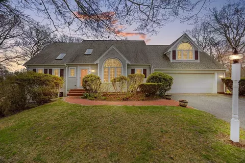 8 Telegraph Hill Rd, Sandwich, MA 02563