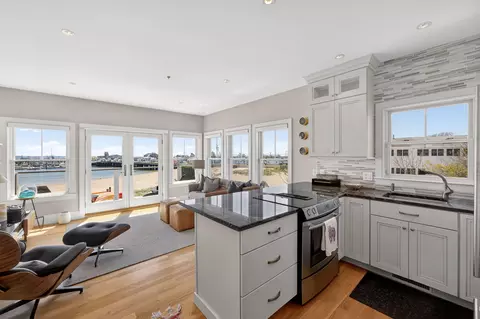 333 Commercial St # R, Provincetown, MA 02657