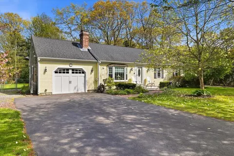 24 Starlight Dr, Marstons Mills, MA 02648