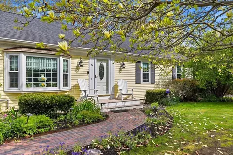 24 Starlight Dr, Marstons Mills, MA 02648 photo 3