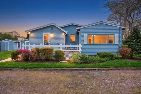 61 Silver Beach Ave, North Falmouth, MA 02556