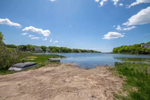 16 Carolyn Ln, East Falmouth, MA 02536